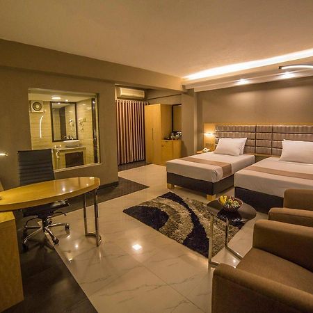 Hotel Castle Salam Khulna Экстерьер фото