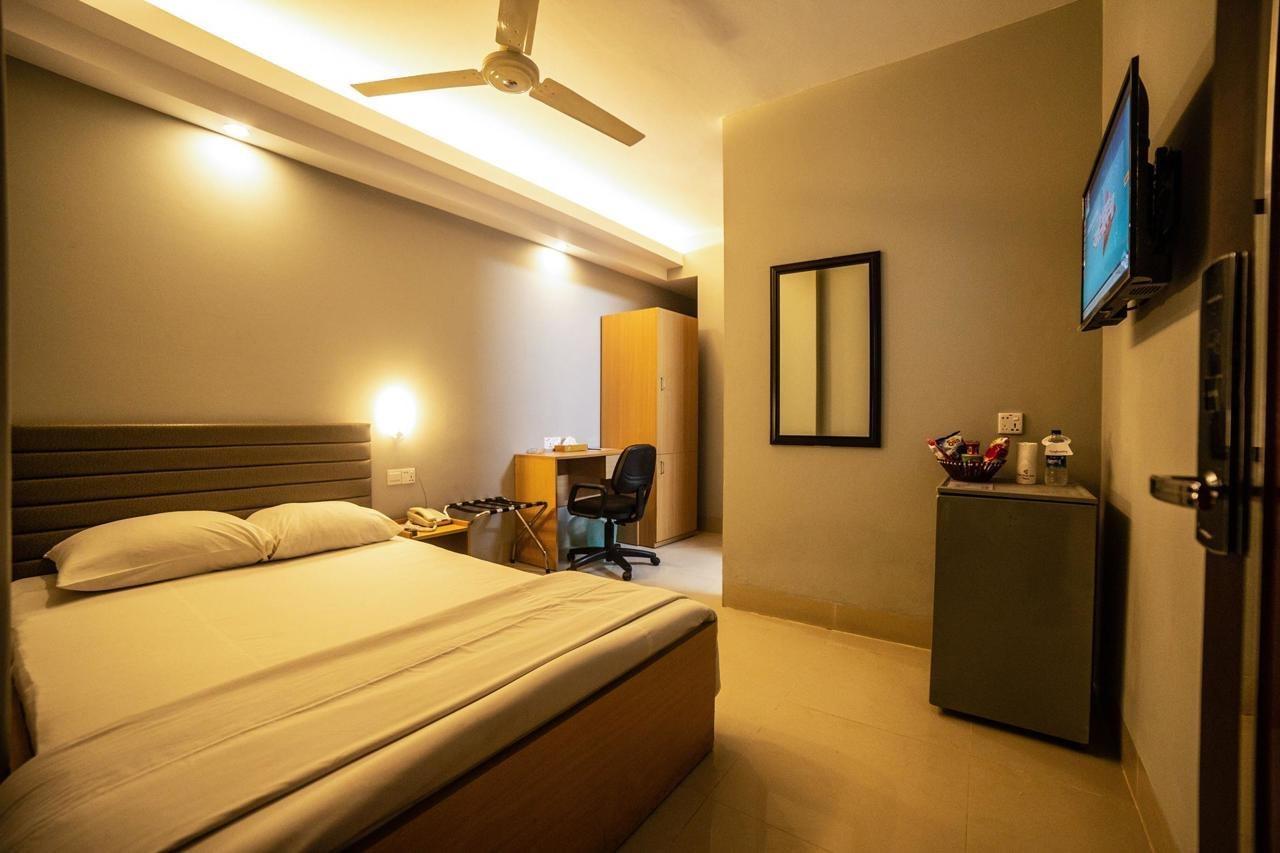 Hotel Castle Salam Khulna Экстерьер фото