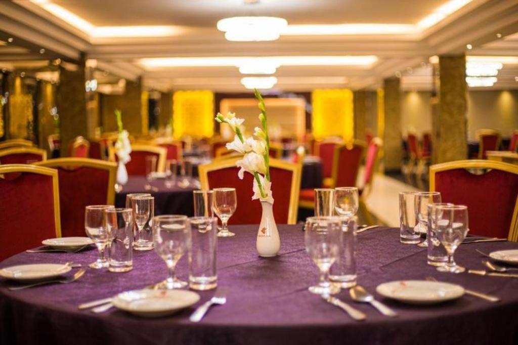Hotel Castle Salam Khulna Экстерьер фото