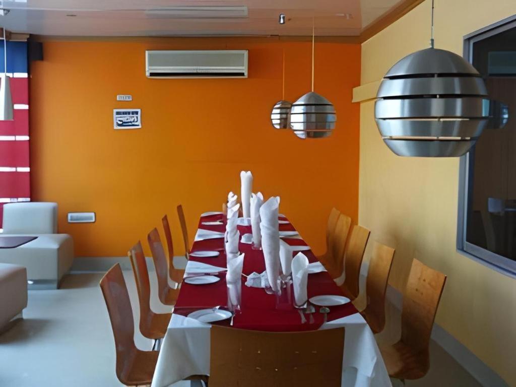 Hotel Castle Salam Khulna Экстерьер фото