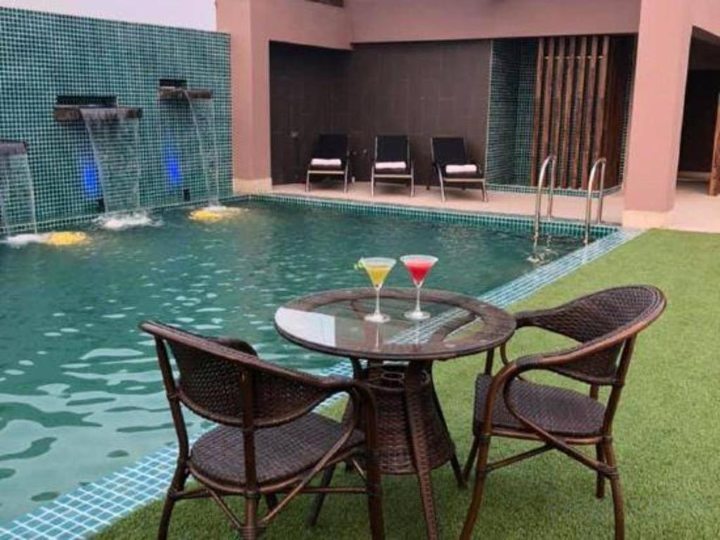 Hotel Castle Salam Khulna Экстерьер фото