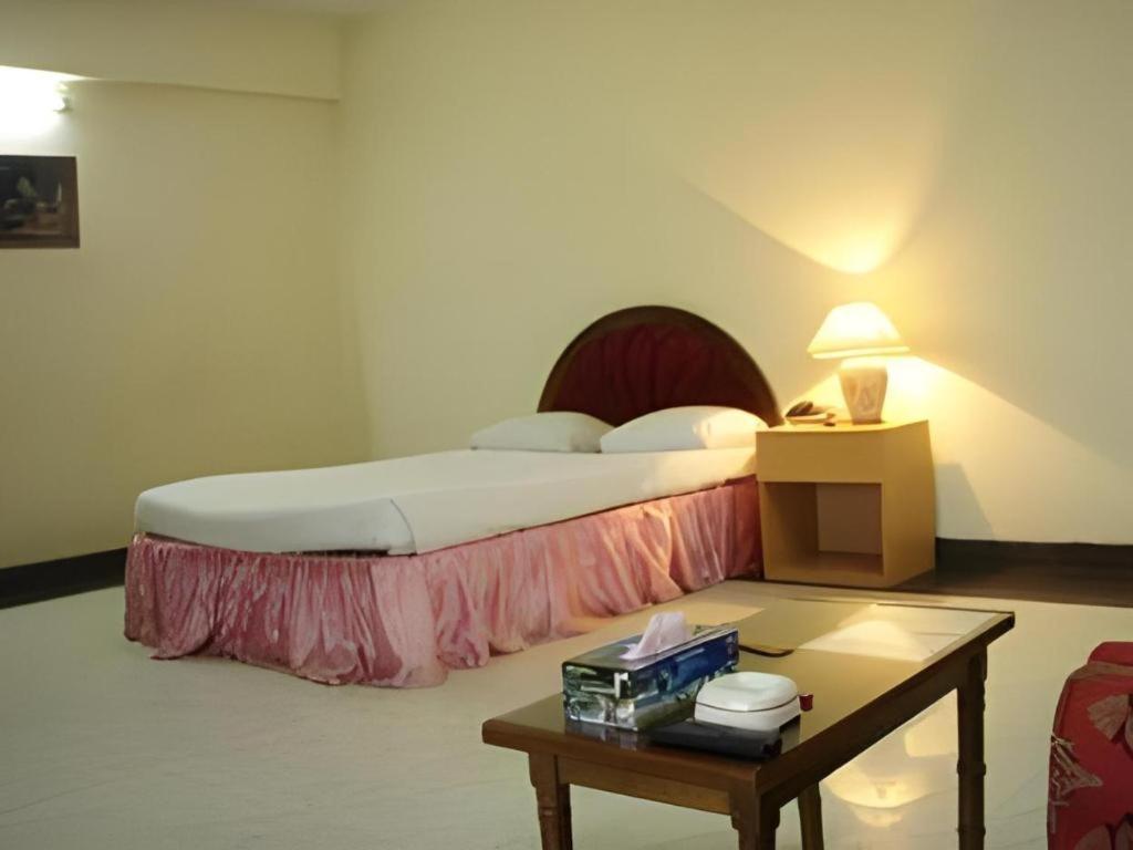 Hotel Castle Salam Khulna Экстерьер фото