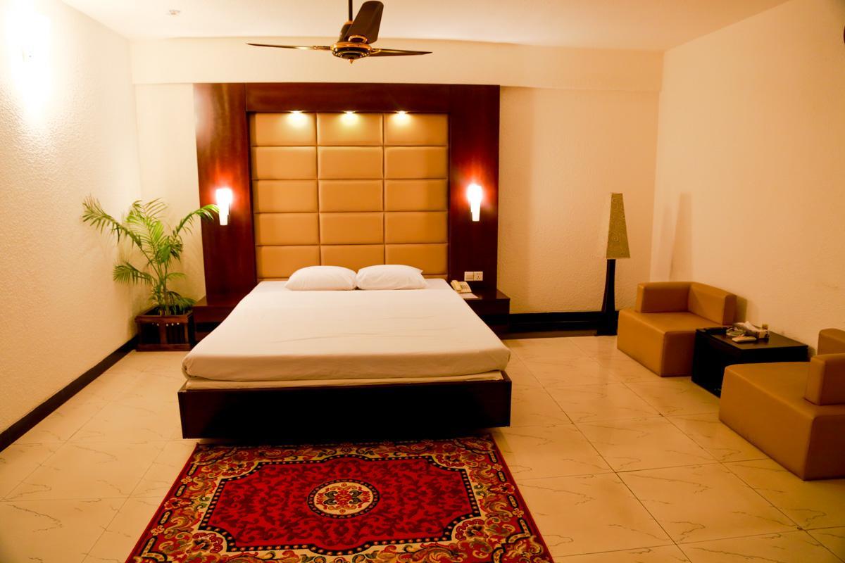 Hotel Castle Salam Khulna Экстерьер фото