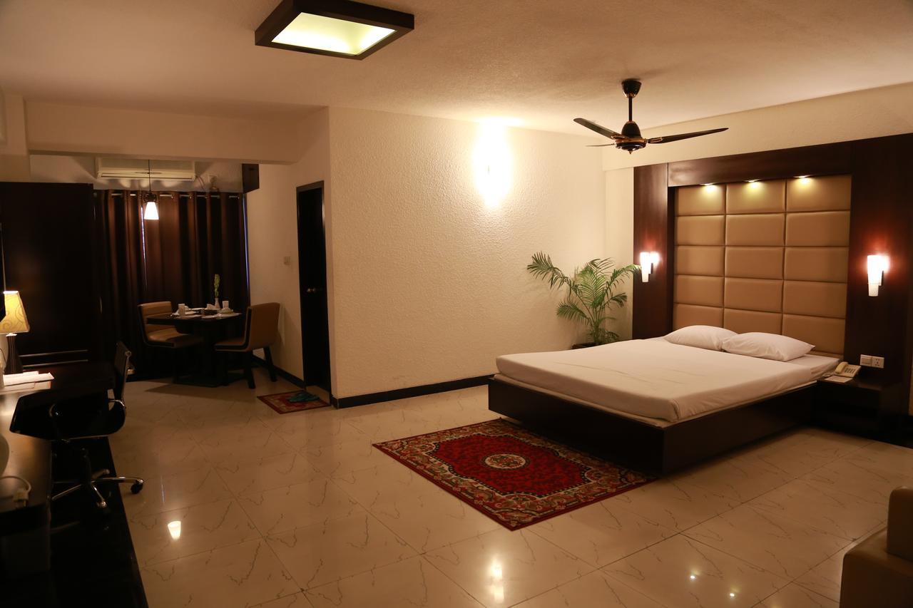 Hotel Castle Salam Khulna Экстерьер фото