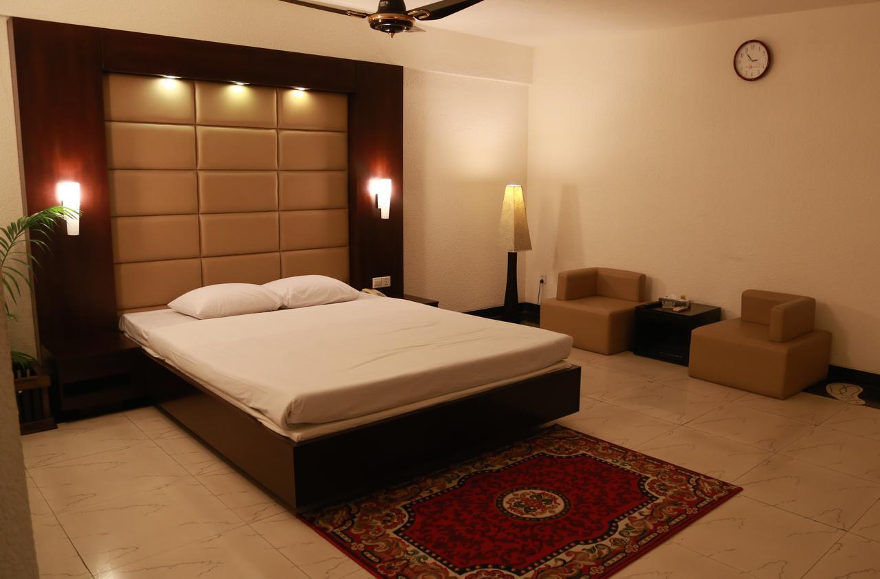 Hotel Castle Salam Khulna Экстерьер фото