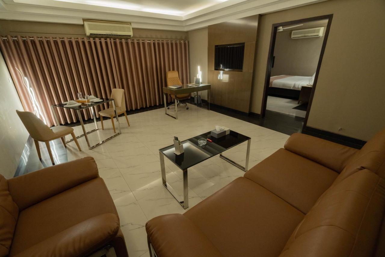 Hotel Castle Salam Khulna Экстерьер фото
