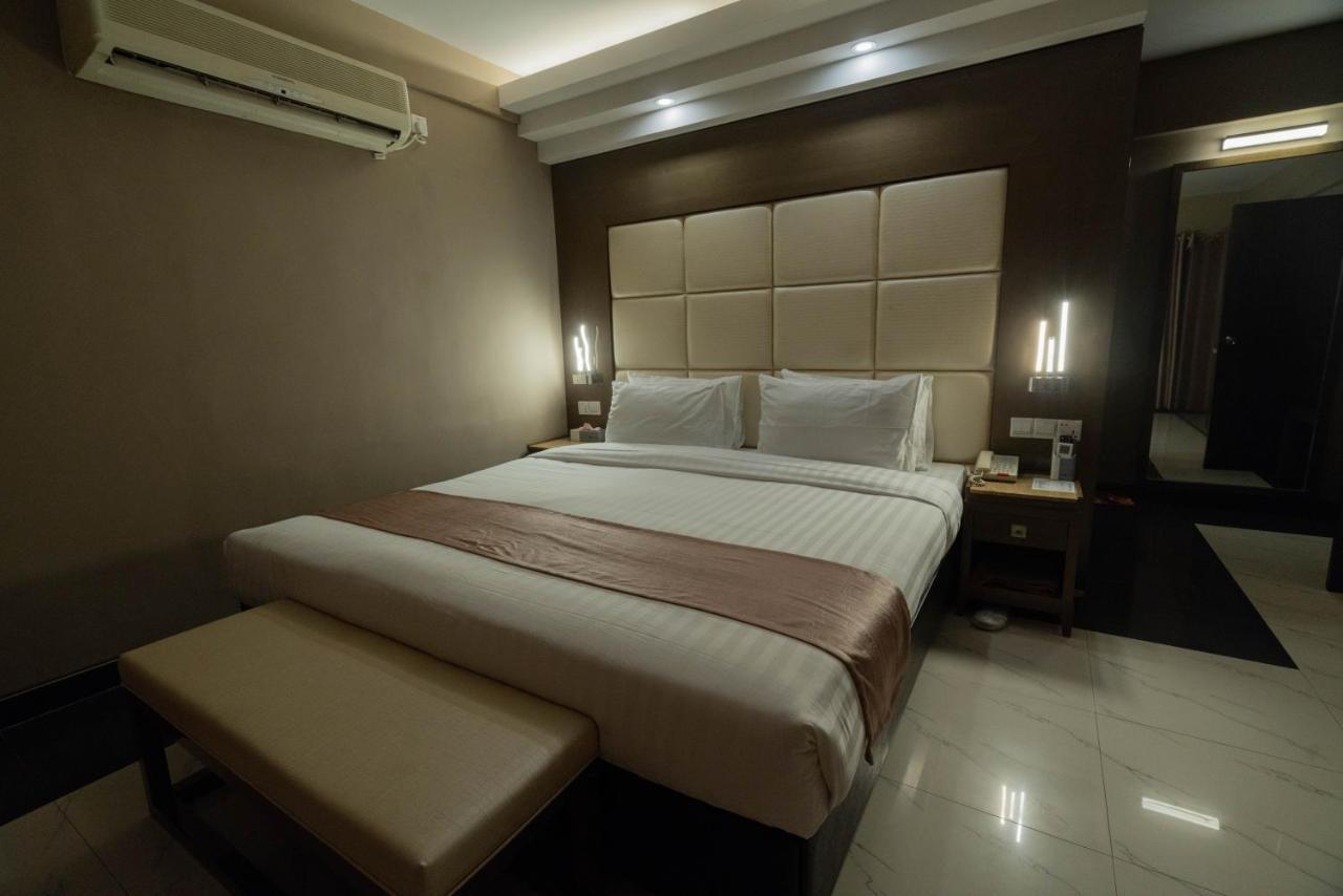 Hotel Castle Salam Khulna Экстерьер фото